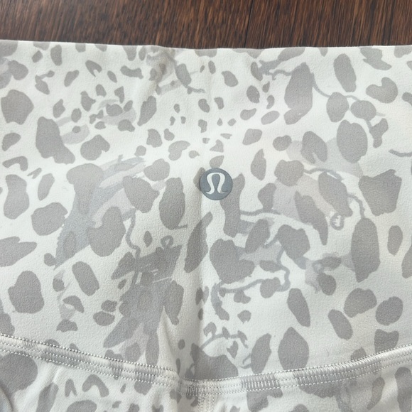 Double lined limited edition Lululemon leggings - Picture 2 of 4